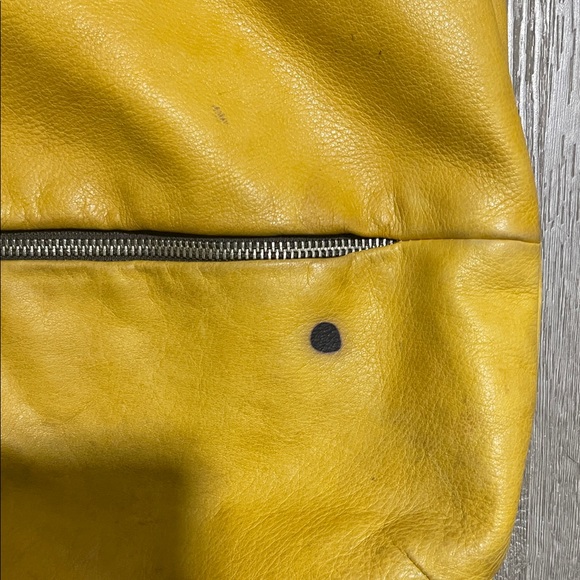 B Makowsky Yellow Leather Tote Bag Have Some Damage - Picture 2 of 10